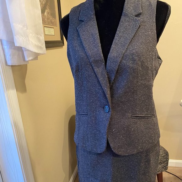 Van Heusen Studio Vest and Skirt Set - Picture 1 of 9